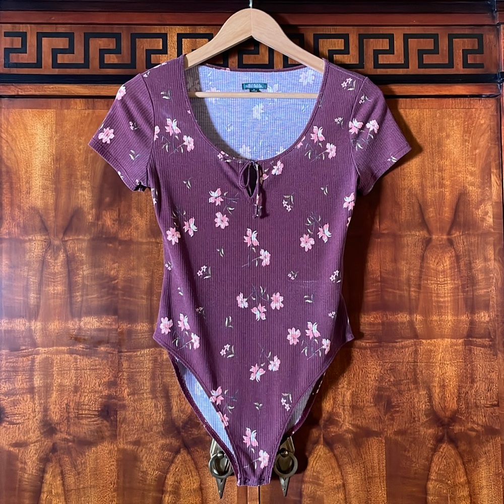 Wild Fable Purple Floral Ribbed Snap Bodysuit Scoop Neck Short Sleeve Juniors M